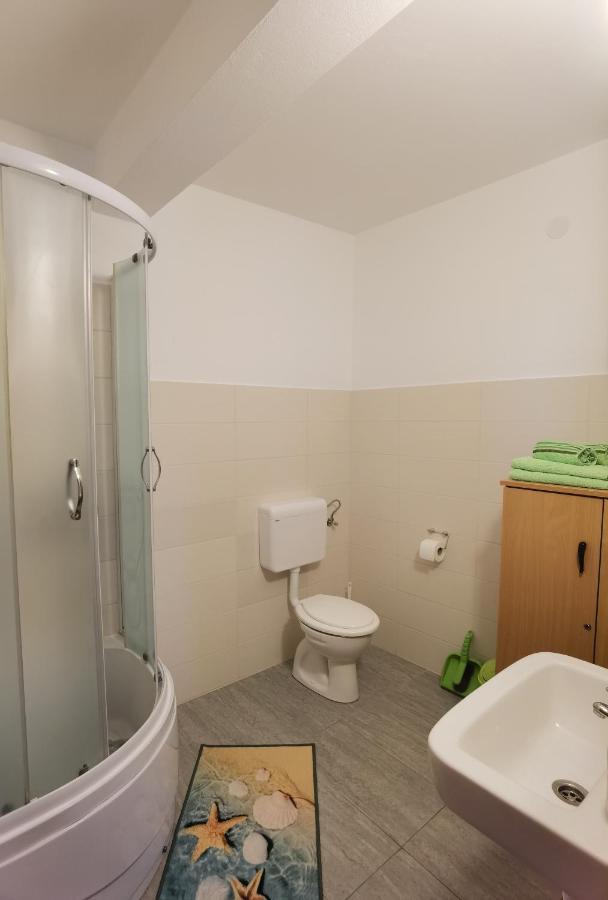 Studio Apartment Lipa Сень Екстер'єр фото